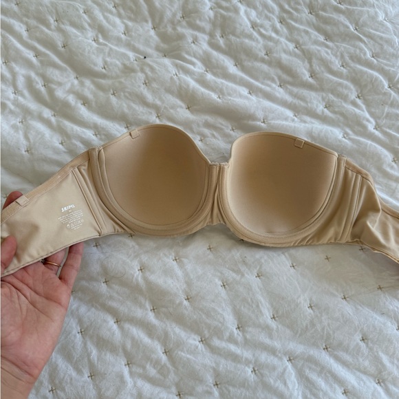 SKIMS Nude Bra - Picture 3 of 3